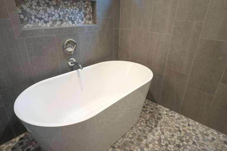 Sunset Falls - master bathtub