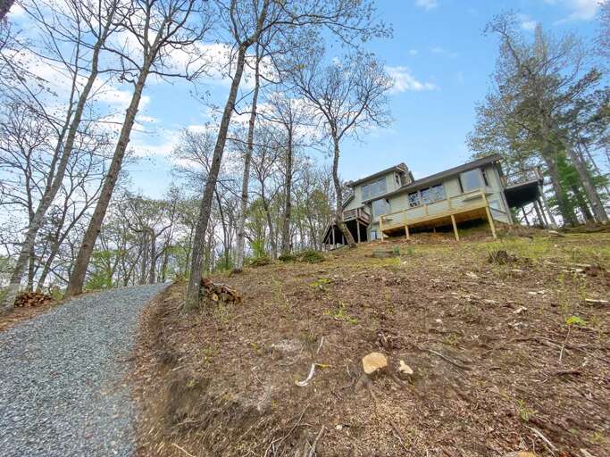 Trail leads to private boat dock - Spring 2021 Trail leads to private boat dock - Spring 2021
