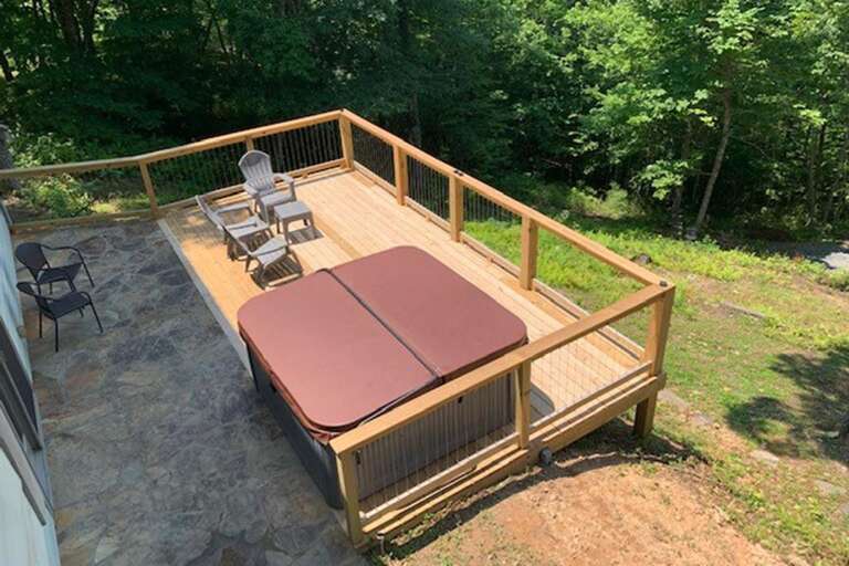Whispering Pines drone - Hot Tub Whispering Pines drone - Hot Tub