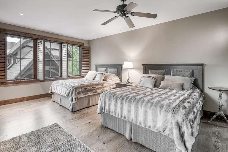 guesthouse left side bedroom is 2 queens