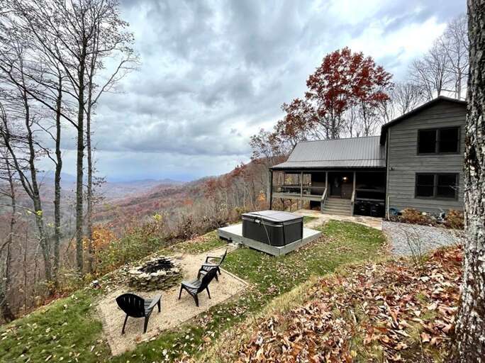 It Has It All - Fire Pit - Hot Tub - Views Galore! It Has It All - Fire Pit - Hot Tub - Views Galore!