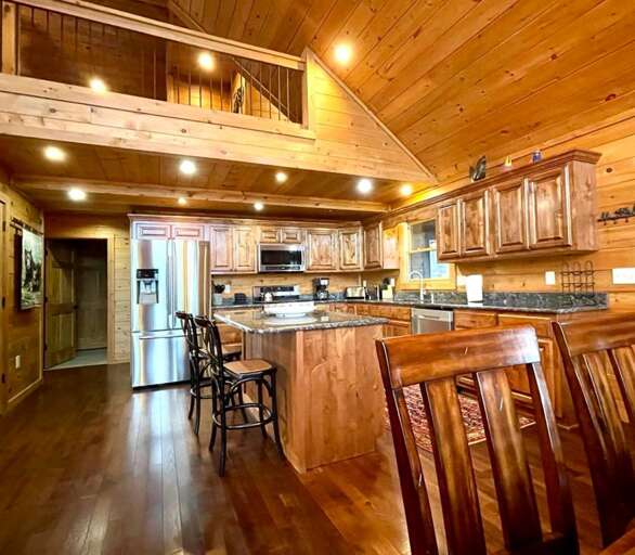 Full Gourmet Kitchen  Full Gourmet Kitchen
