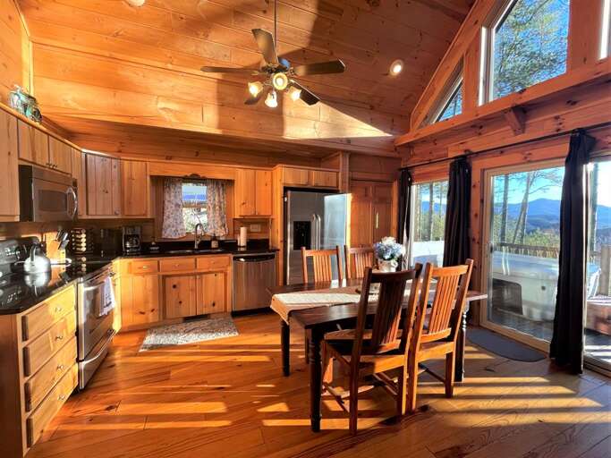 TTG - Kitchen & Dining Area With A View TTG - Kitchen & Dining Area With A View