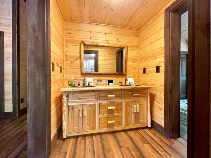 Jack & Jill Bunk Bed Bathroom