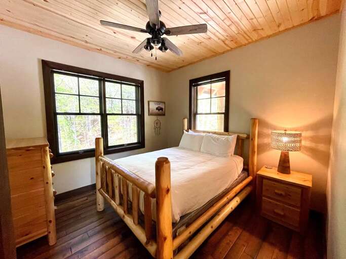 Front Bedroom 1 - Queen