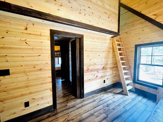 Bunk Bed Bedroom - Ladder to Kids Loft