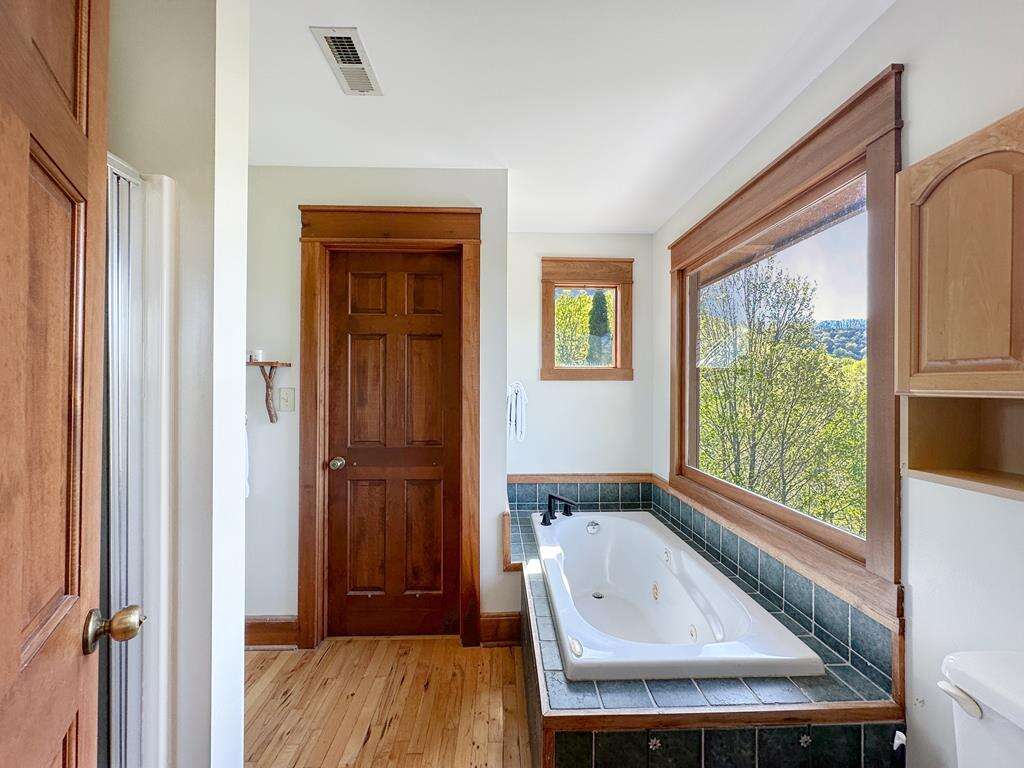 Bear Necessities 2 Bedroom Cabin Rental in Sylva, NC Sleeps 6