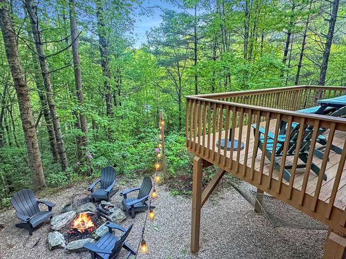 Bears Den exterior overhead