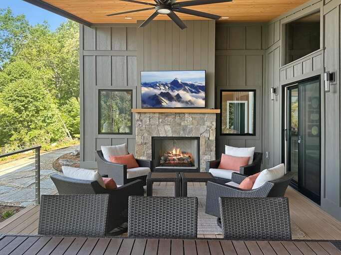 The Overlook - covered porch