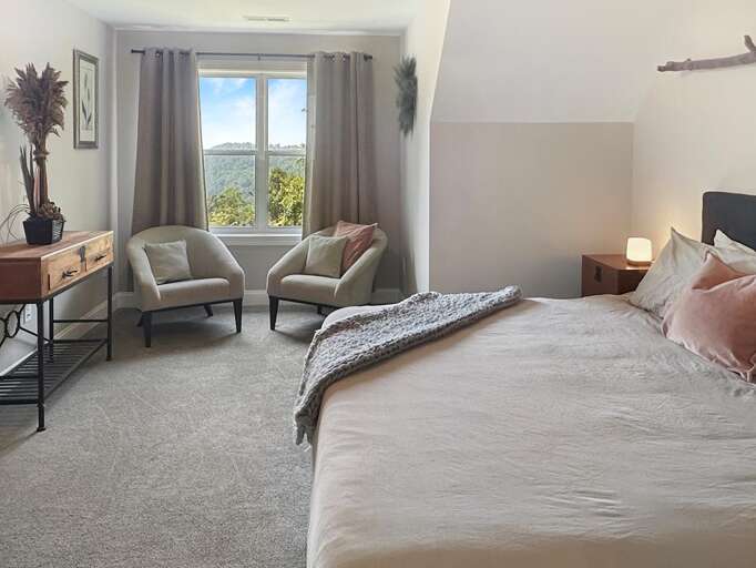 Little Bear - upper level king bedroom 2