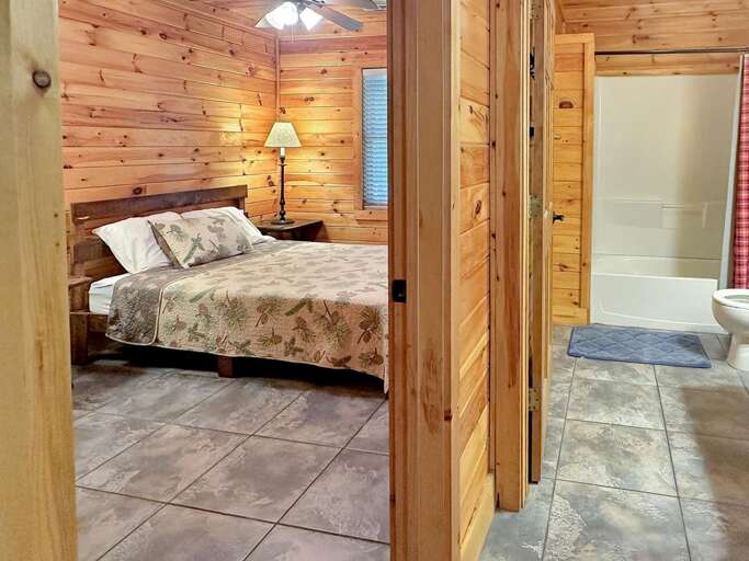 Queen Main Bedroom and Bathroom Queen Main Bedroom and Bathroom