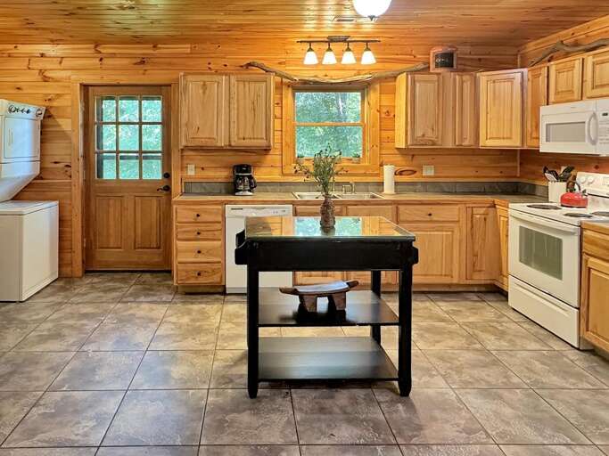 Kitchen (1) Kitchen (1)