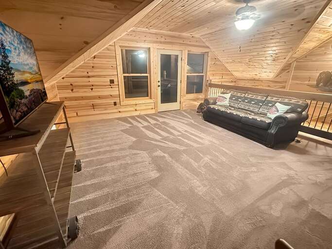 Open loft family room (2)