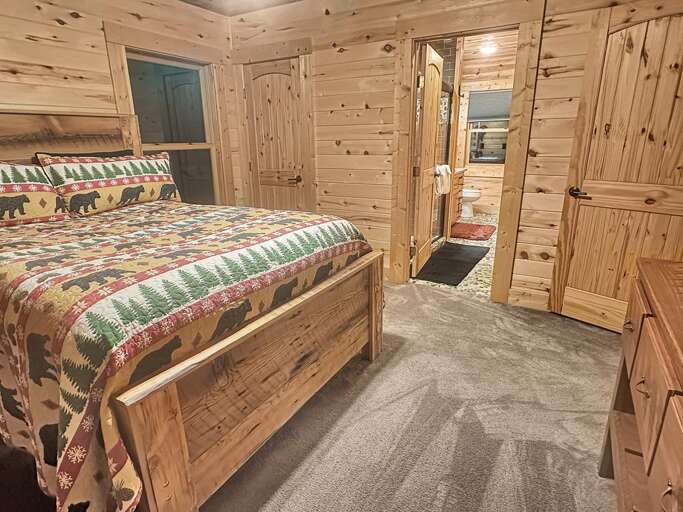 Upper-level right queen bedroom and bath (2)