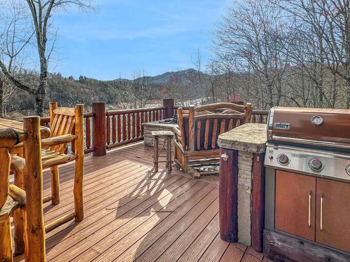 Mountain Ridge main grilling deck