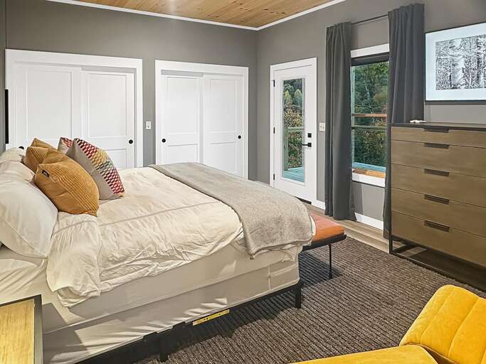 Dragonfly - lower king bedroom 1 Dragonfly - lower king bedroom 1