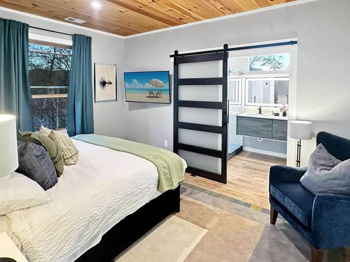 Dragonfly - upstairs king bedroom 3 Dragonfly - upstairs king bedroom 3