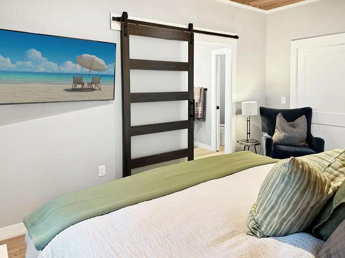 Dragonfly - upstairs king bedroom 1 Dragonfly - upstairs king bedroom 1