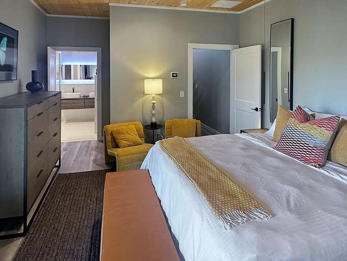 Dragonfly - lower king bedroom 2 Dragonfly - lower king bedroom 2