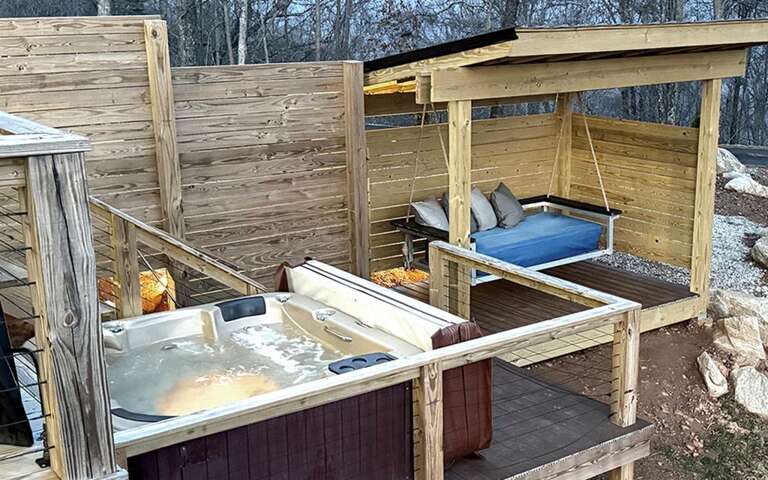 Little Hawk hot tub and bedswing