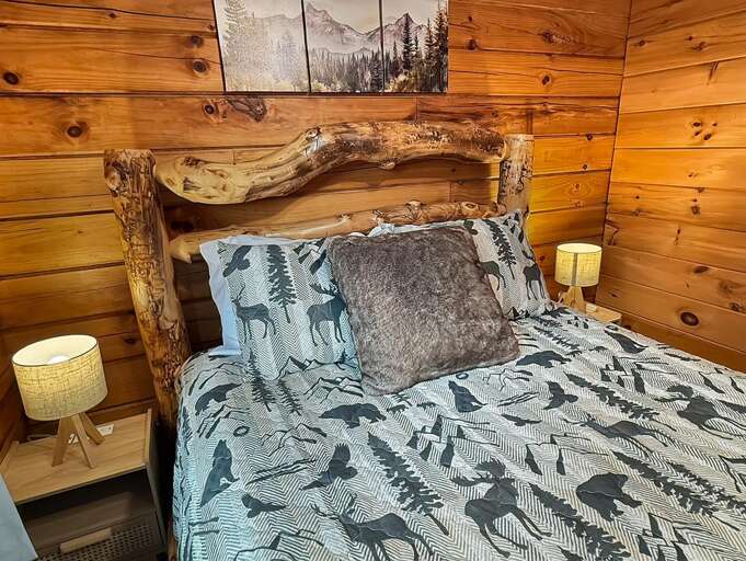 Queen Bedroom 1.2 Queen Bedroom 1.2