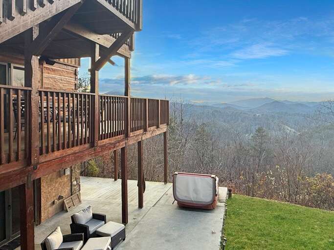 Bear Cove exterior 4