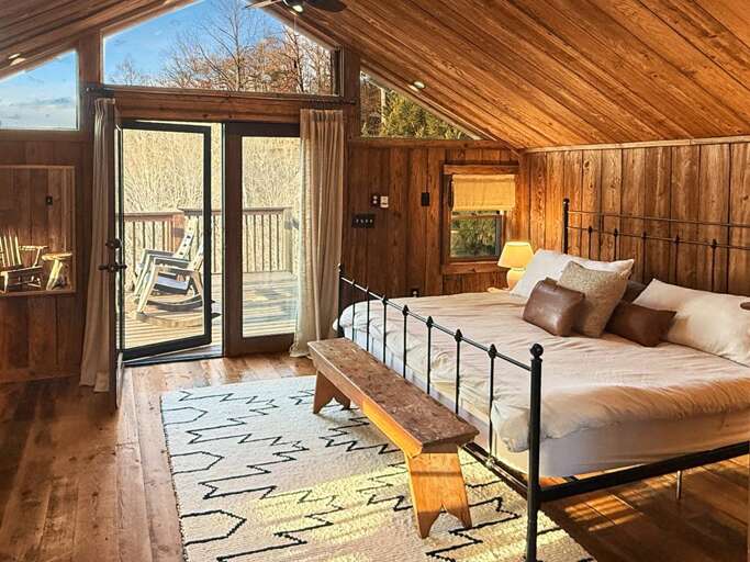 Bear Cove upper level king bedroom 1