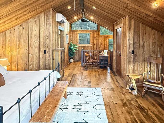 Bear Cove upper level king bedroom 4