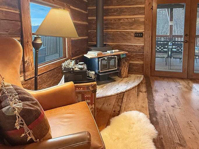 Bear Cove - wood stove NOT for guest use