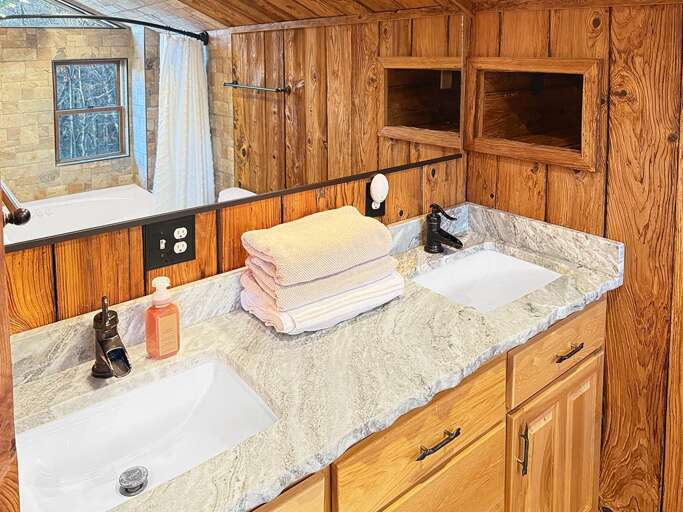 Bear Cove upper level bathroom 2