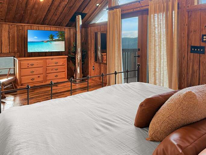 Bear Cove upper level king bedroom 2