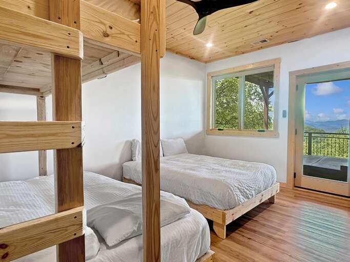 Endless Views - lower level bunk room 2