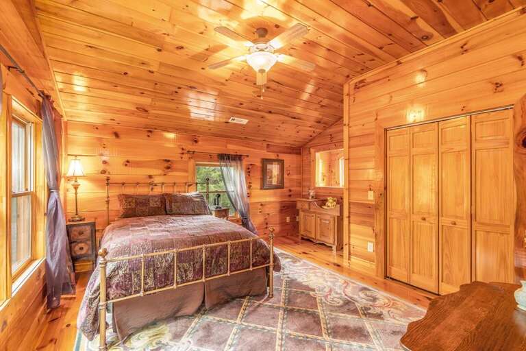 Buffalo Hollow queen bedroom