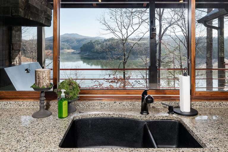 Gourmet Kitchen - Amazing Views While You Cook