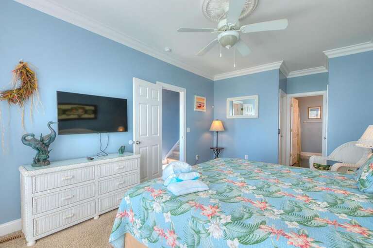 Bedroom 
 GW 12.2022