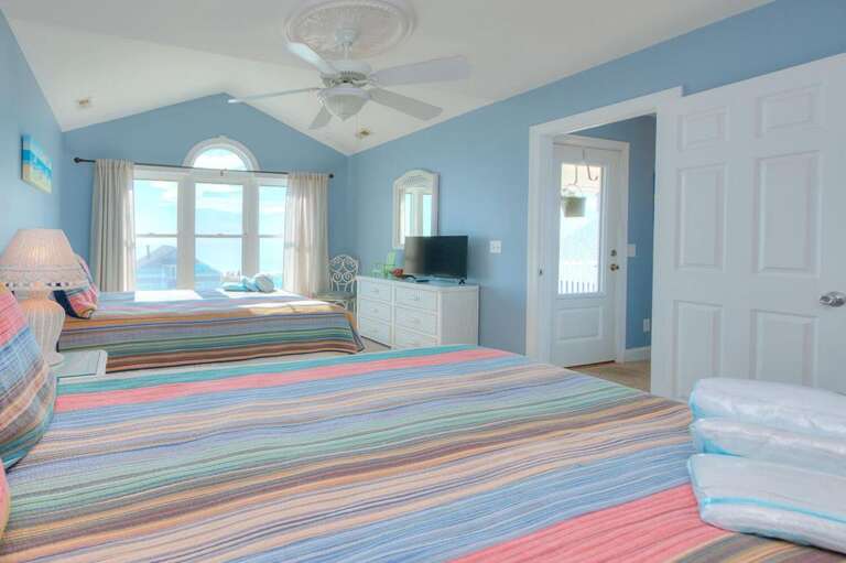 Flip Flops & Flamingos 38 GW 12.2022