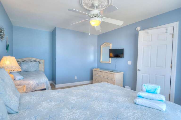 Flip Flops & Flamingos 29 GW 12.2022