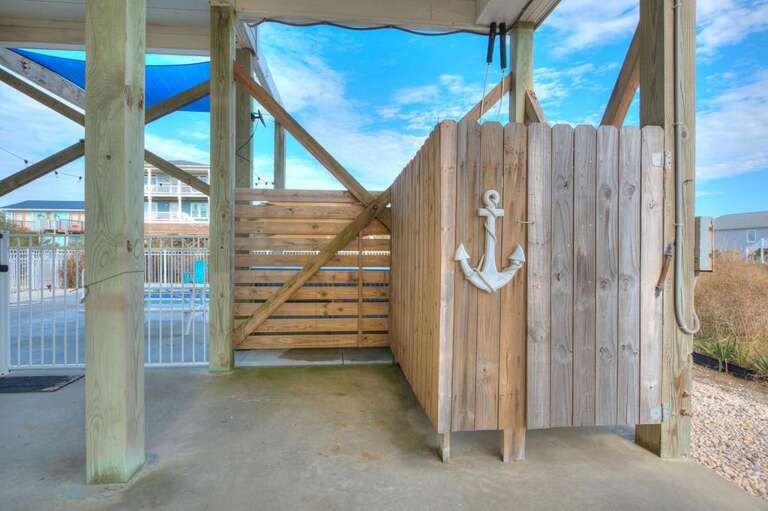Outdoor shower
GW 12.2022