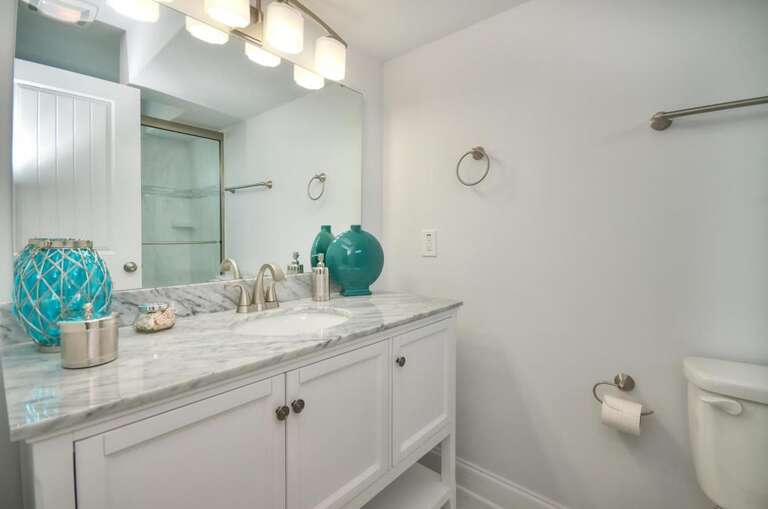 701 Ocean Dr Oak Island NC-large-016-021-Master Bedroom 1 Bathroom-1500x993-72dpi