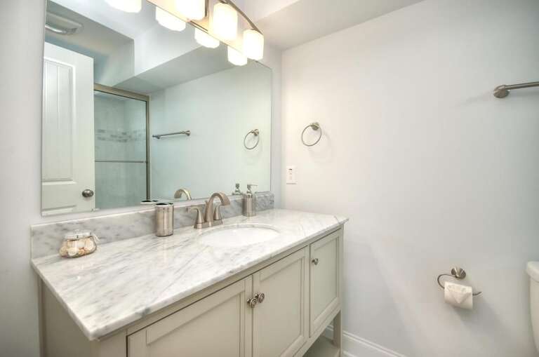 701 Ocean Dr Oak Island NC-large-019-020-Master Bedroom 2 Bathroom-1500x994-72dpi