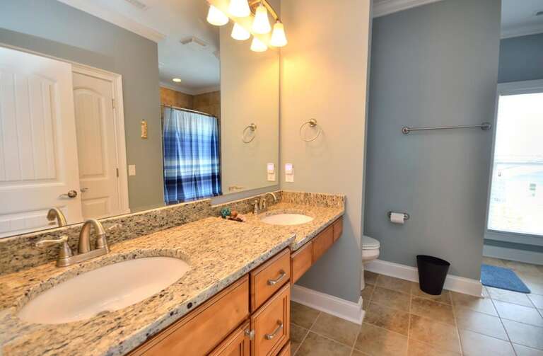 2003 W Beach Dr No Worries Oak-large-014-014-Bathroom 1-1500x983-72dpi