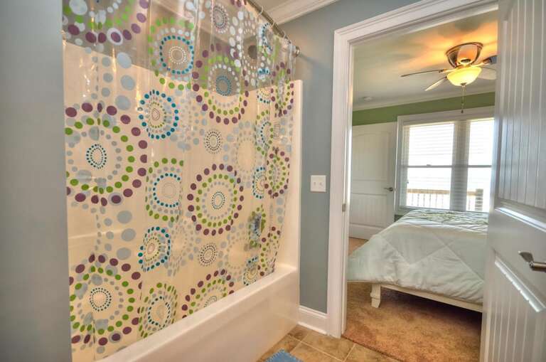 2003 W Beach Dr No Worries Oak-large-017-017-Bathroom 2-1500x994-72dpi