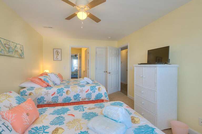 OW 4304 9 Redecor 2 Queen BR GW BR 2.6.23