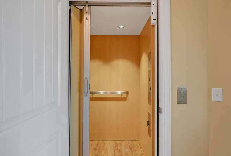 Ocean's12-50 Elevator