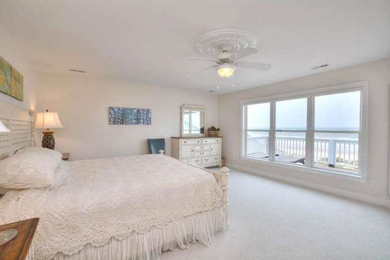 1917 E Beach Dr Stranded-small-020-48-DSC 6505 6 7 Enhancer-666x444-72dpi