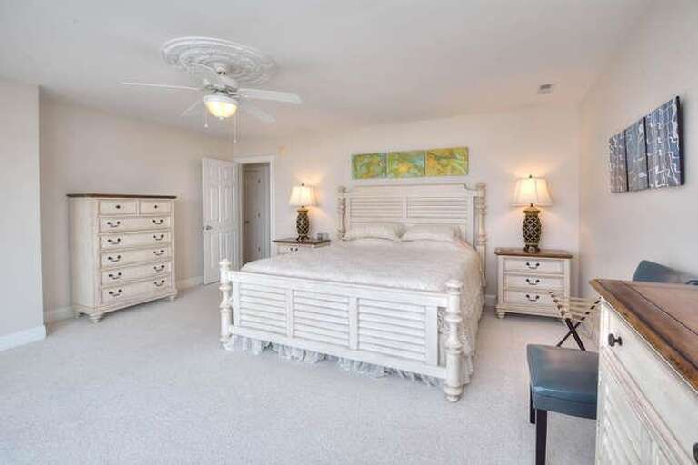 1917 E Beach Dr Stranded-small-019-47-DSC 6508 09 10 Enhancer-666x445-72dpi