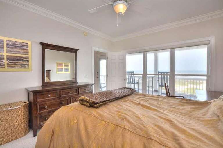 1917 E Beach Dr Stranded-small-017-42-DSC 6496 7 8 Enhancer-666x445-72dpi