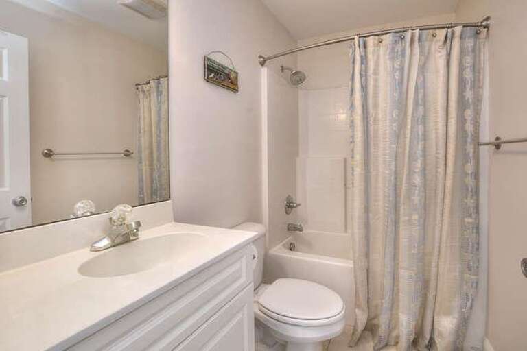 1917 E Beach Dr Stranded-small-026-57-DSC 6517 8 9 Enhancer-666x444-72dpi