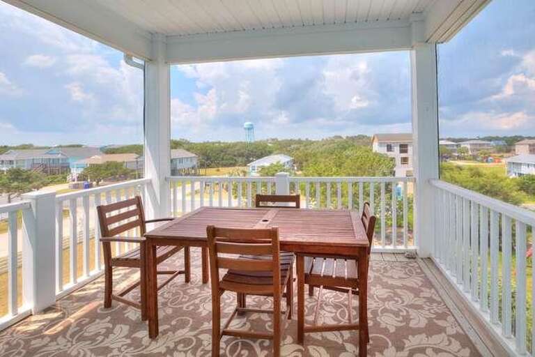 3204 E Beach Dr Coastal Escape-small-012-55-DSC 5467 8 9 Enhancer-666x444-72dpi