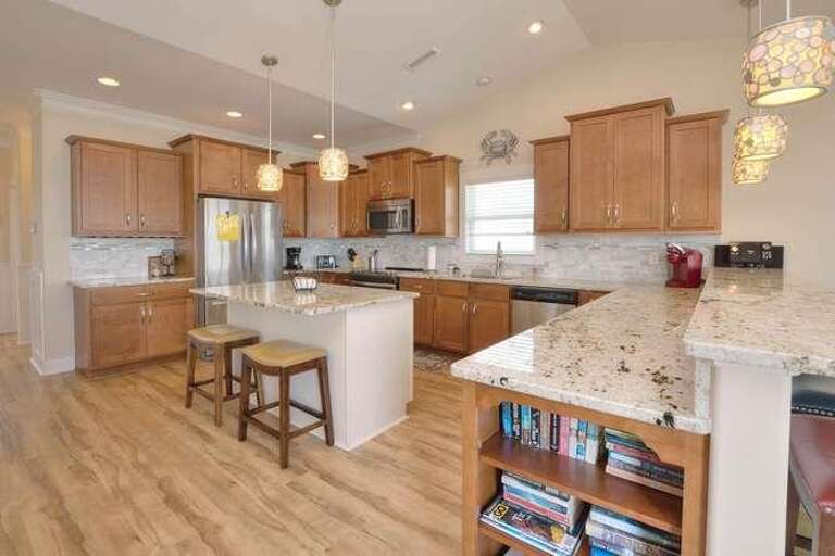 3204 E Beach Dr Coastal Escape-small-009-44-DSC 5431 2 3 Enhancer-666x444-72dpi